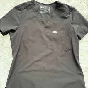 Figs women’s black one pocket scrub top and high waisted jogger